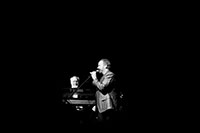 Daryl Stuermer on stage